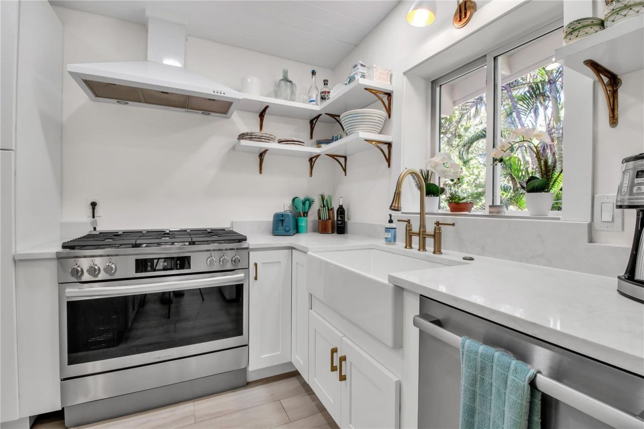 6979 Longboat Drive S, Longboat Key, FL 34228 Photo