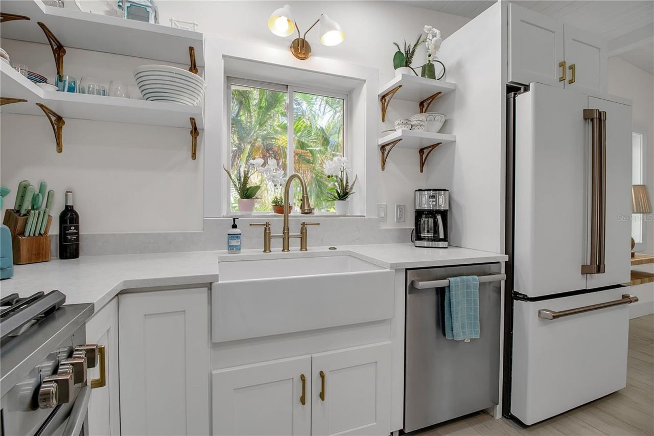 6979 Longboat Drive S, Longboat Key, FL 34228 Photo