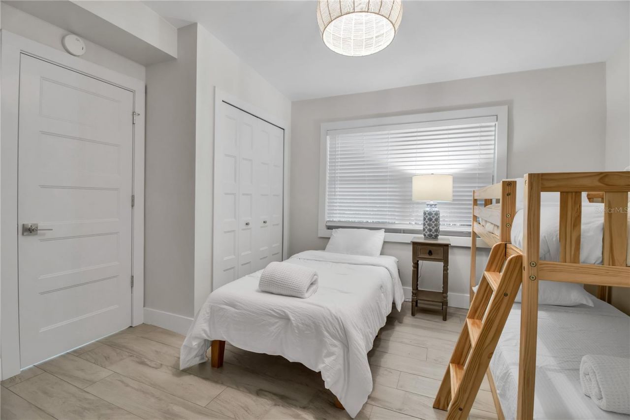 6979 Longboat Drive S, Longboat Key, FL 34228 Photo