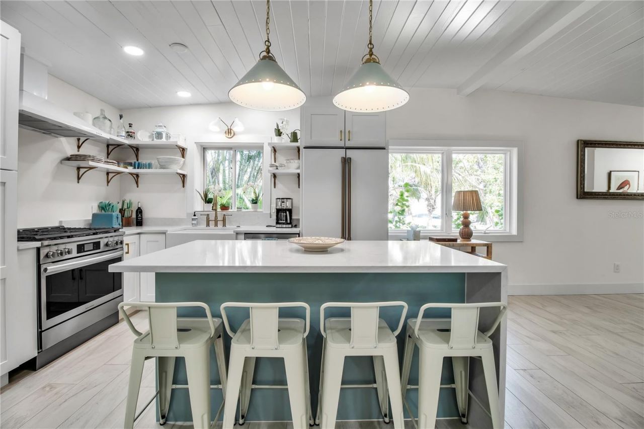 6979 Longboat Drive S, Longboat Key, FL 34228 Photo