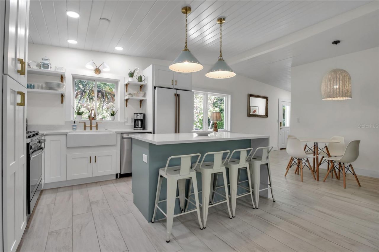 6979 Longboat Drive S, Longboat Key, FL 34228 Photo