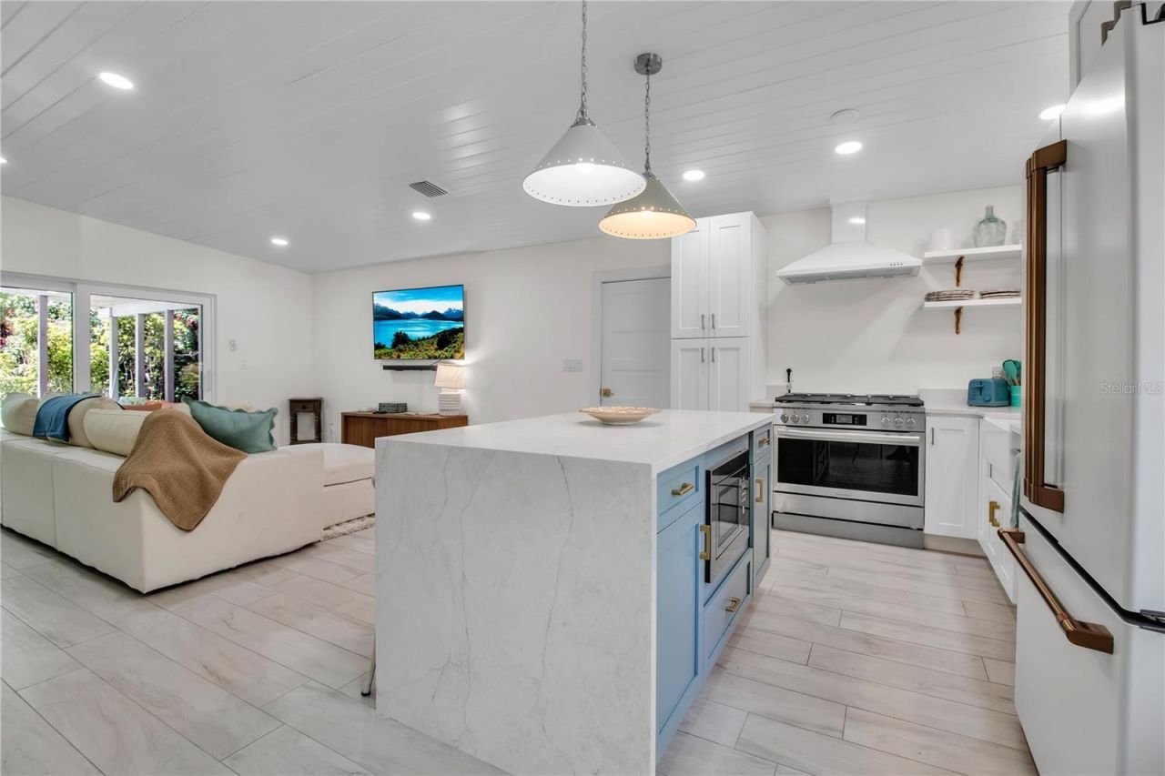 6979 Longboat Drive S, Longboat Key, FL 34228 Photo