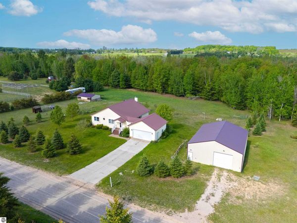 7495 Bennett Road, Williamsburg, MI 49690