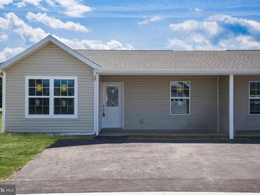 12 PACIFIC AVENUE, MILROY, PA 17063