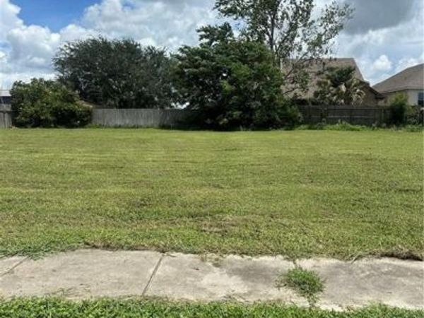 8325 CREOLE Drive, Chalmette, LA 70043