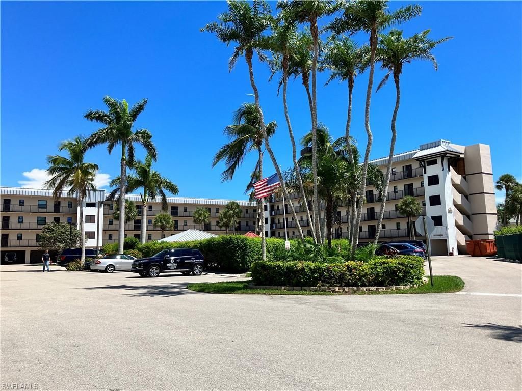 807 River Point Dr, Unit 102D, Naples, FL 34102 Photo