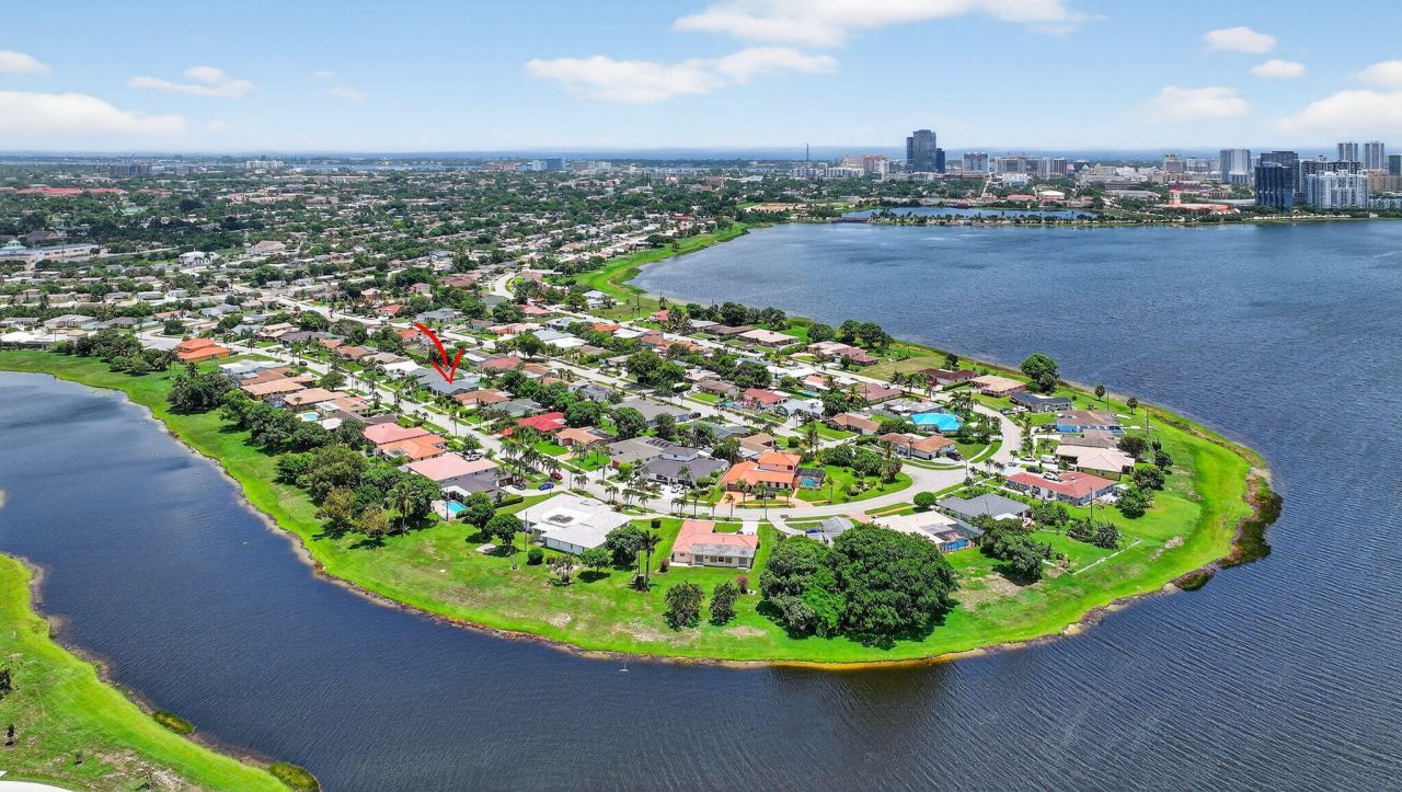 600 S Mangonia Circle, West Palm Beach, FL 33401 Photo