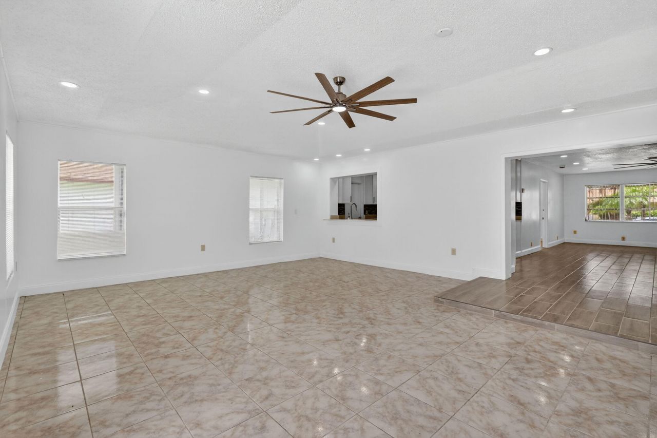 600 S Mangonia Circle, West Palm Beach, FL 33401 Photo