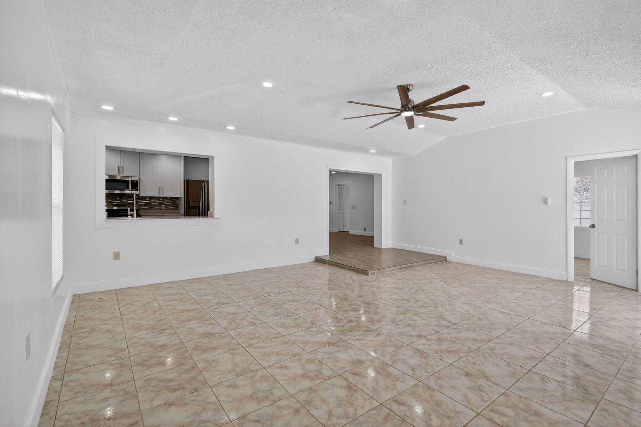 600 S Mangonia Circle, West Palm Beach, FL 33401 Photo