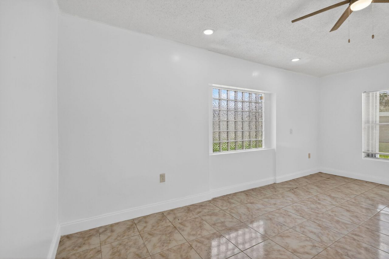 600 S Mangonia Circle, West Palm Beach, FL 33401 Photo