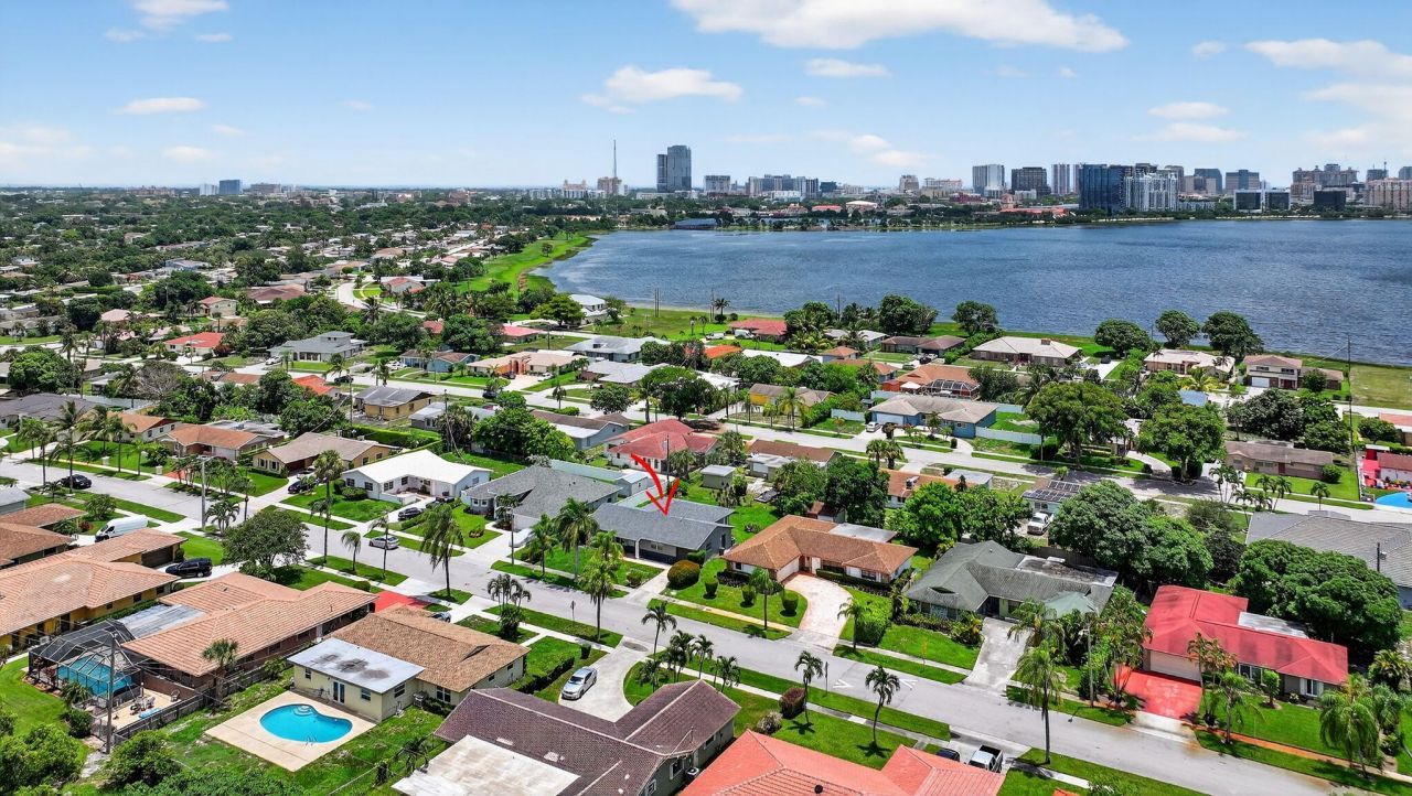 600 S Mangonia Circle, West Palm Beach, FL 33401 Photo