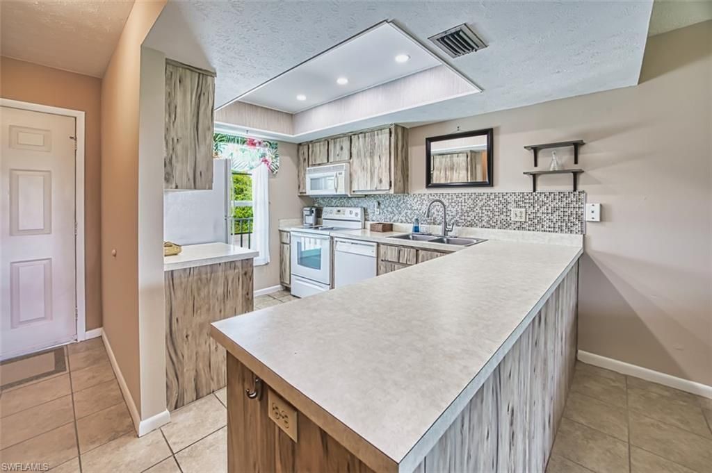 16001 Dublin Cir, Unit 203, Fort Myers, FL 33908 Photo