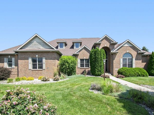 1946 Country Circle South, Nappanee, IN 46550