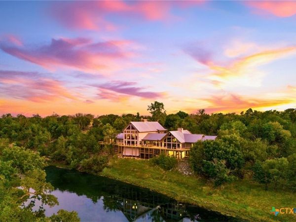 556 Cliff View Loop, Harper, TX 78631