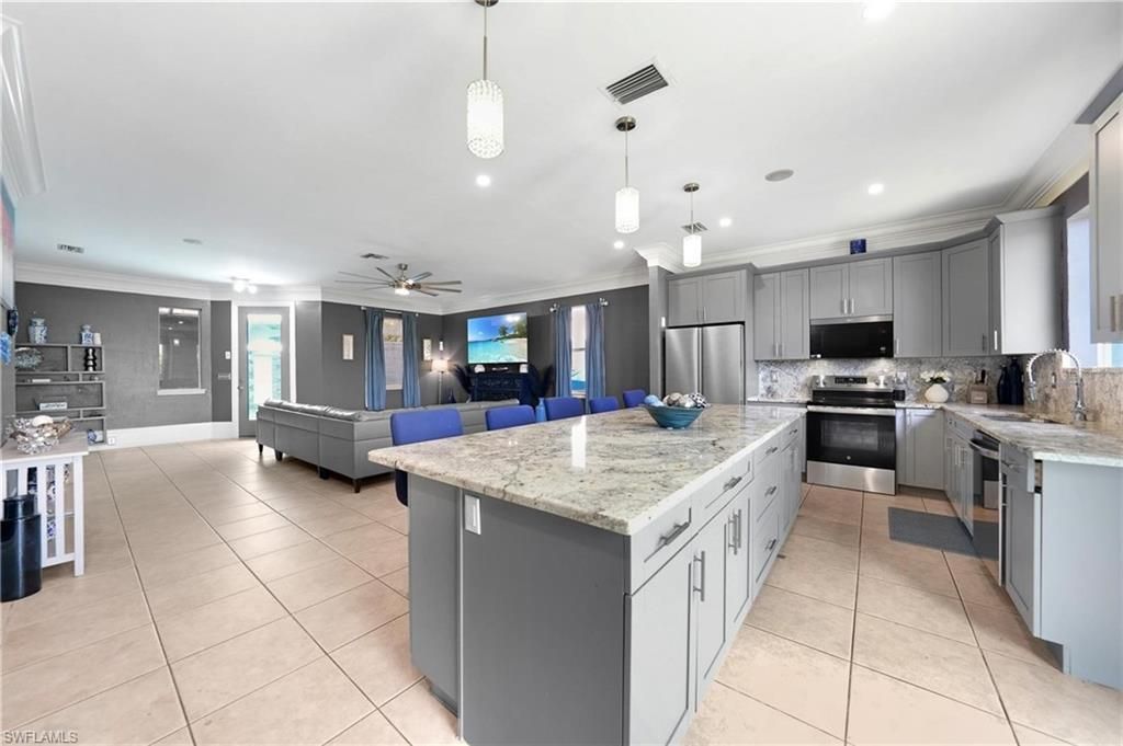 118 SW 21st Ter, Cape Coral, FL 33991 Photo