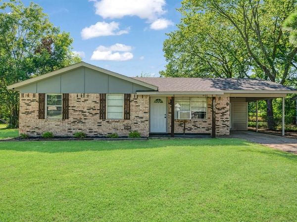 600 Sunset Street, Blossom, TX 75416