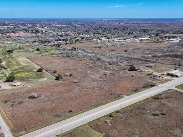 2364 Nogueira St , Beeville, TX 78102