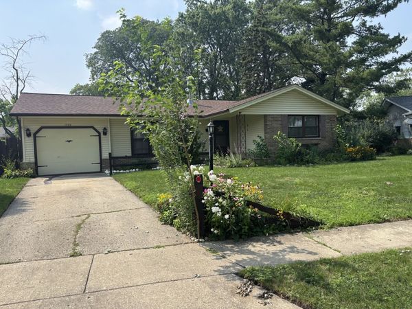 1060 Warwick Lane, Elk Grove Village, IL 60007
