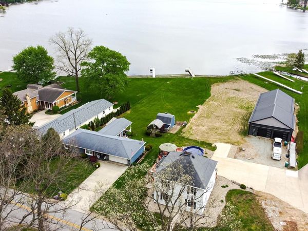 9071 N Shore Drive, Bremen, IN 46506