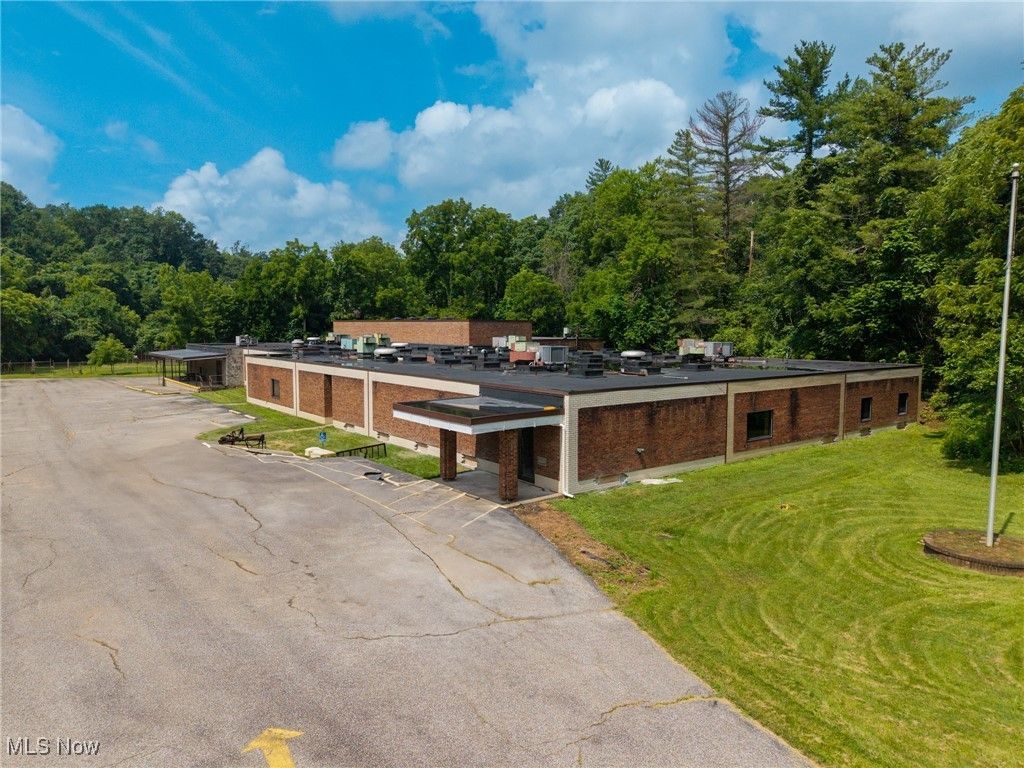 700 Channel Lane, Marietta, OH 45750