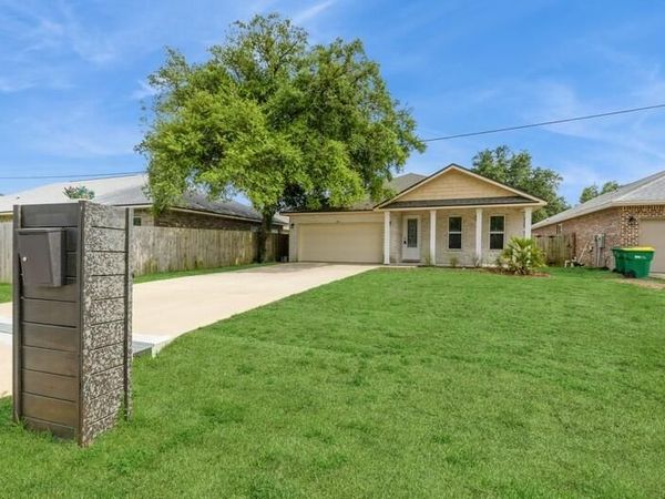 26 10Th Avenue, Shalimar, FL 32579