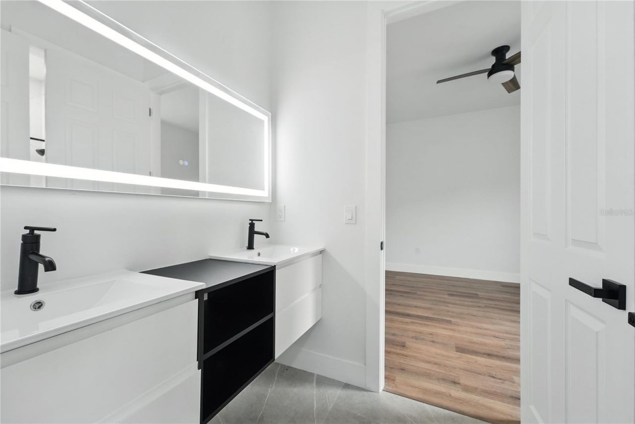 1518 Cloverlawn Avenue, Orlando, FL 32806 Photo