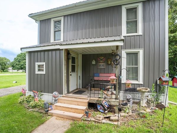 9032 Center Street, Grinnell, IA 50112