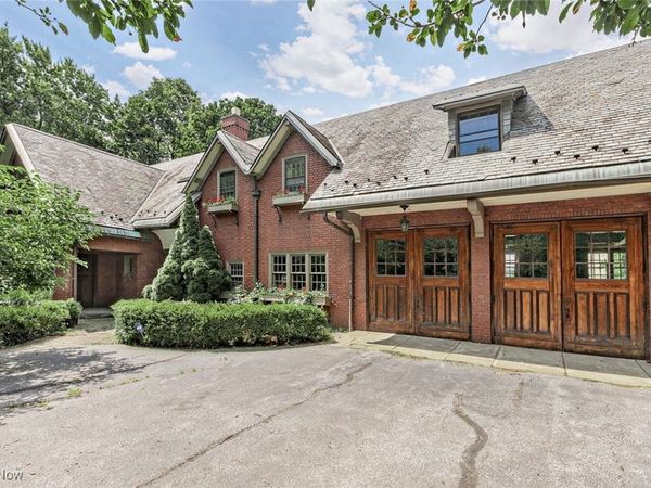 10 E Hanna Lane S, Bratenahl, OH 44108