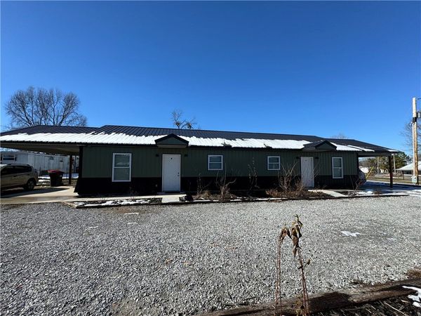 180 E Doughty Street , Colcord, OK 74338