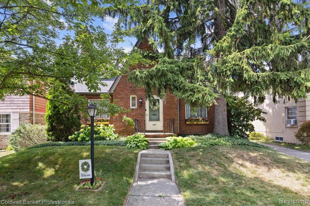 2207 Delaware Boulevard, Saginaw, MI 48602 Main Photo