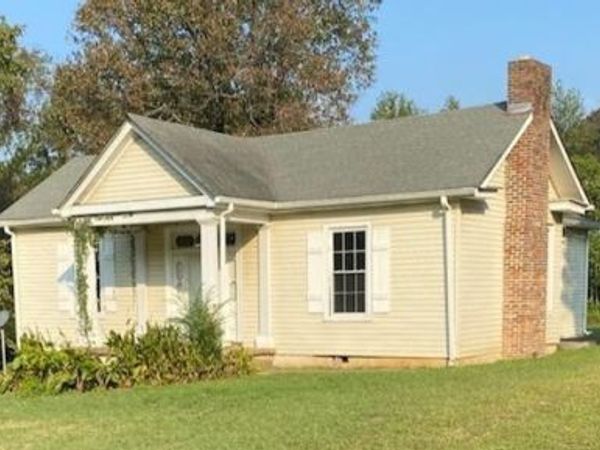 972 Fall River Rd, Goodspring, TN 38460