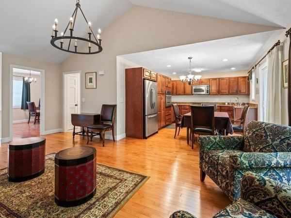 10 Edward St, Unit 10, Leicester, MA 01524