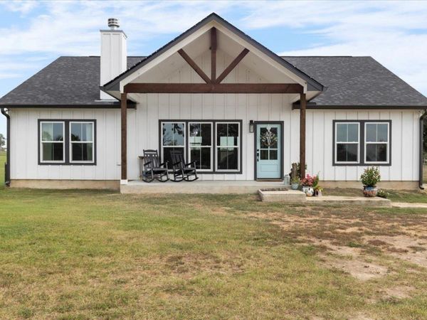 3389 Sparta Field RD, Waelder, TX 78959