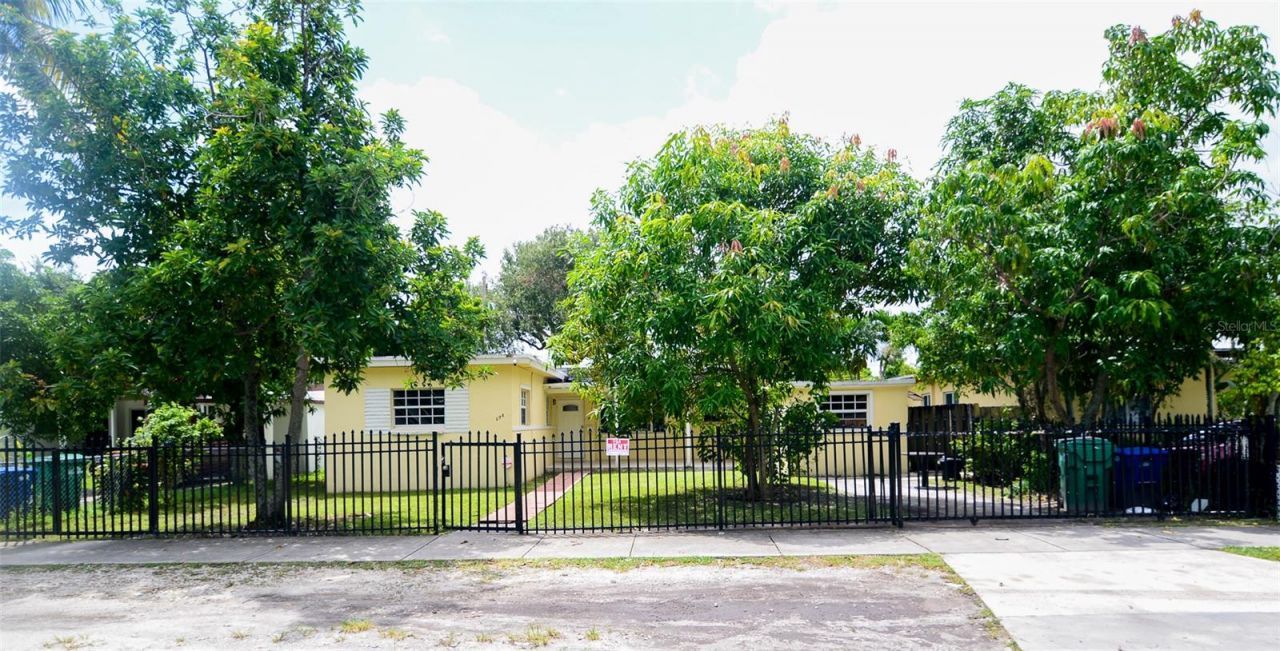 298 NW 104th Street, Miami, FL 33150 Photo