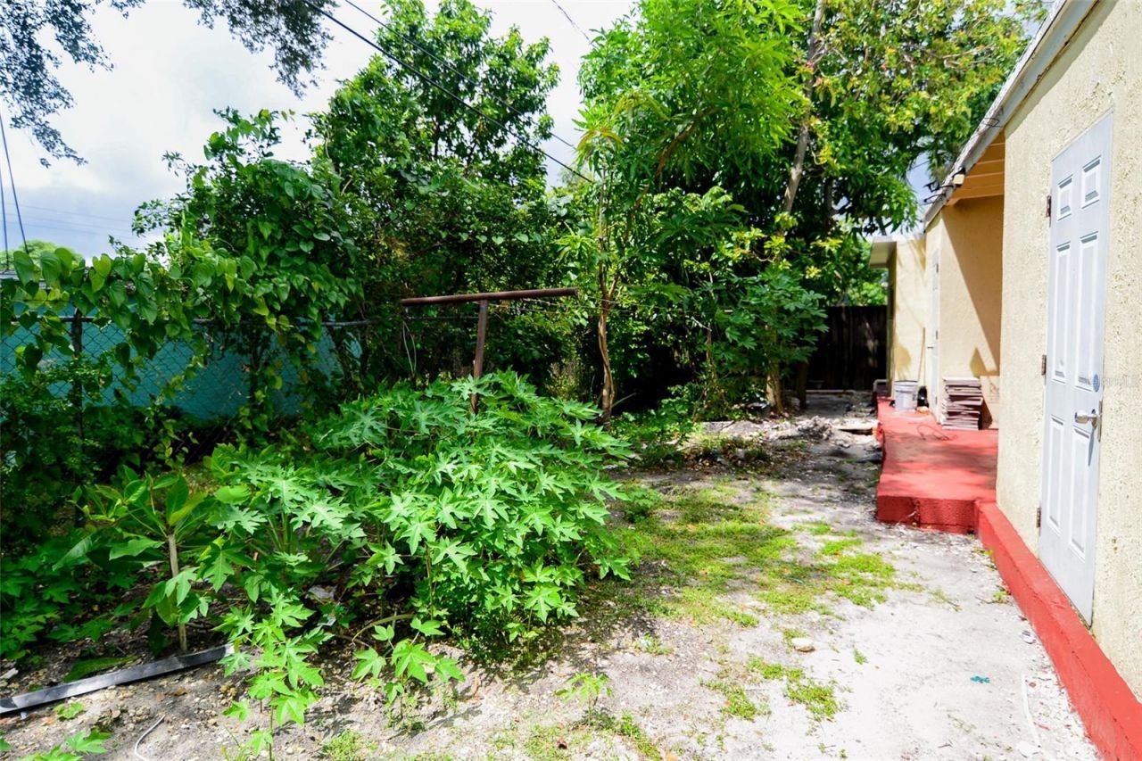 298 NW 104th Street, Miami, FL 33150 Photo