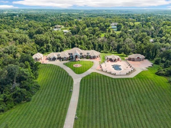 6201 Lakeside Road, Marion, IA 52302