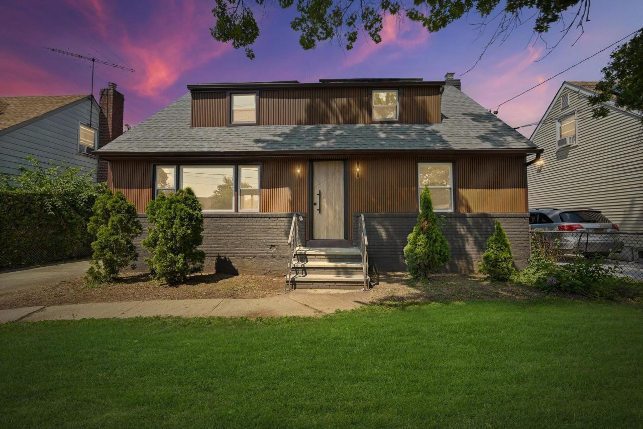 747 New Street, Uniondale, NY 11553 Main Photo