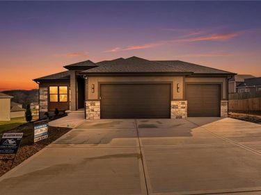 19101 Library Drive, Weston, MO 64098