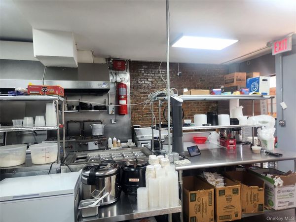 38-70 10th St, Long Island City, NY 11101