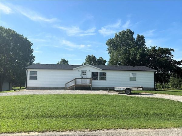 325 Lakeview Drive, Burlington, KS 66839