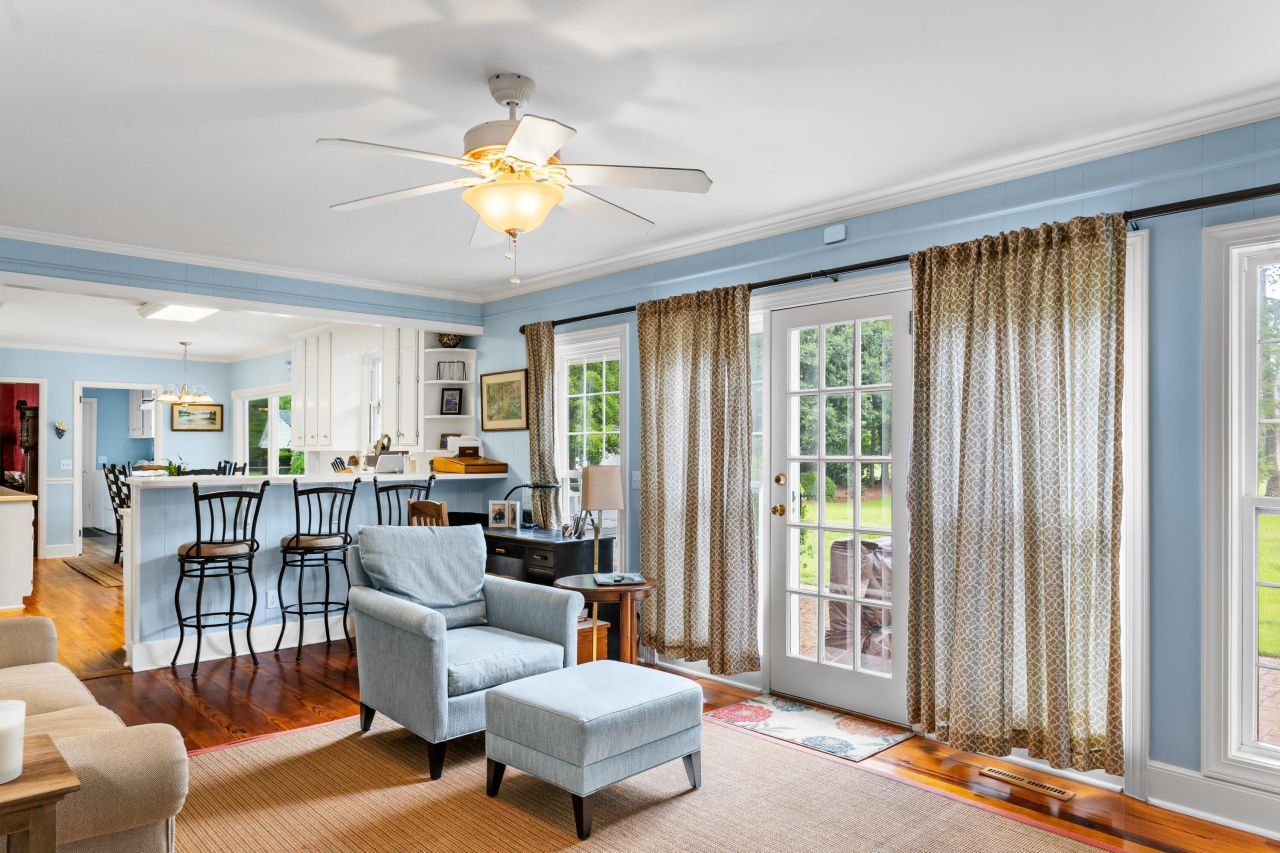 2467 Griffith Drive Photo 12