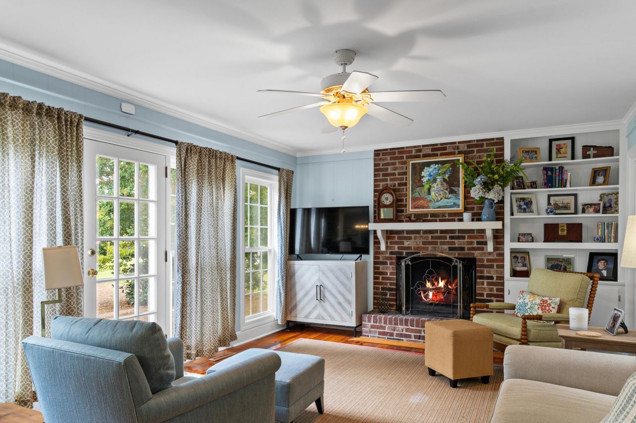 2467 Griffith Drive Photo 13