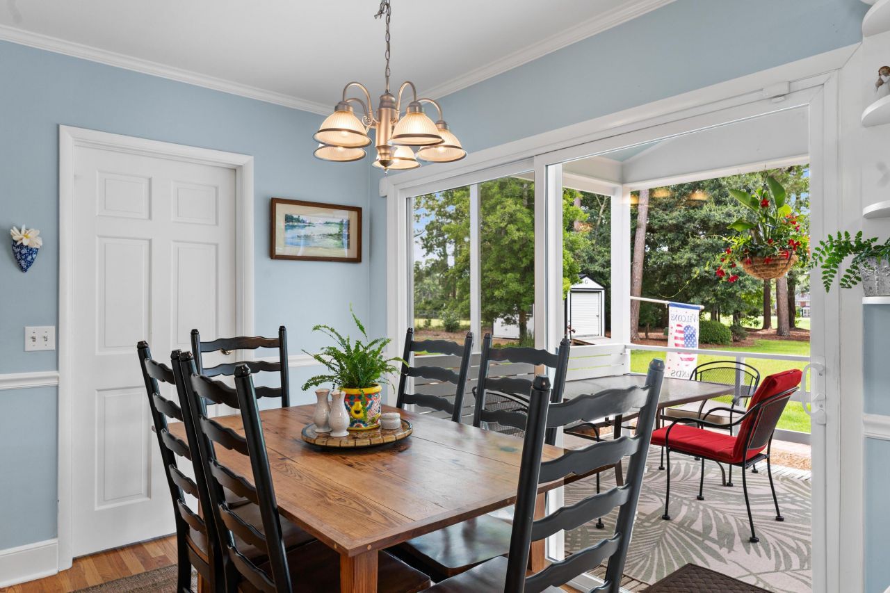 2467 Griffith Drive Photo 18