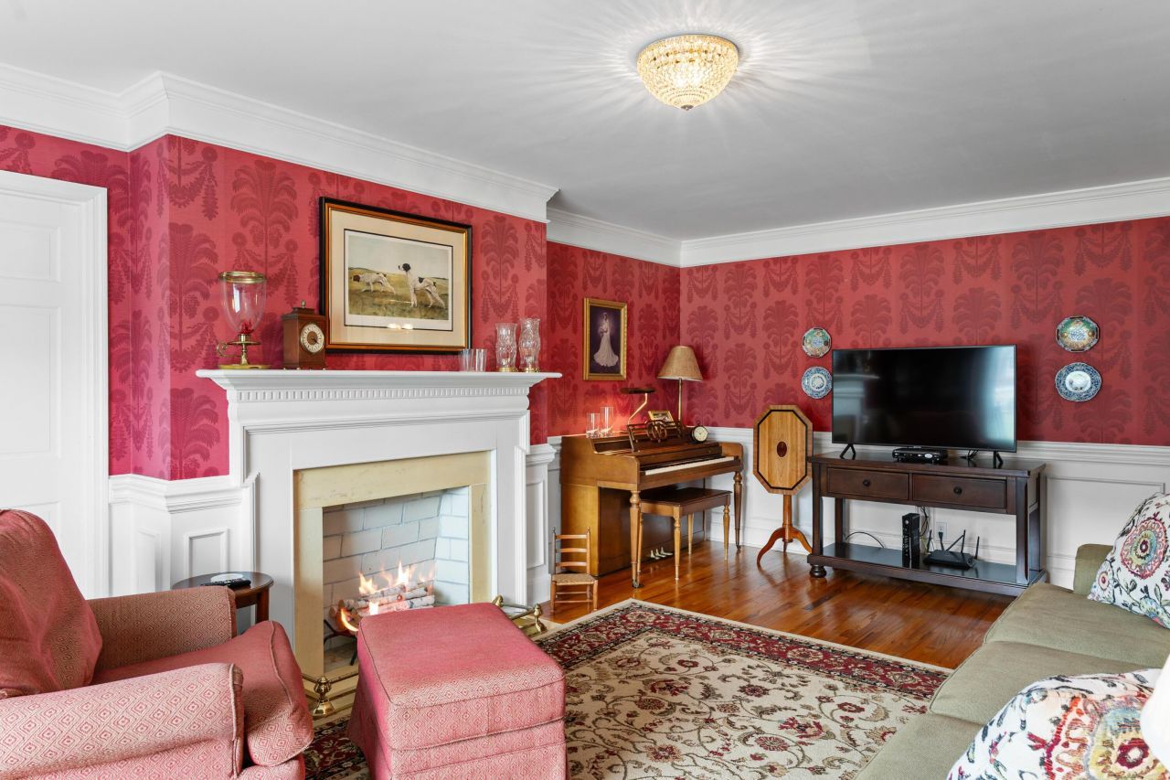 2467 Griffith Drive Photo 8