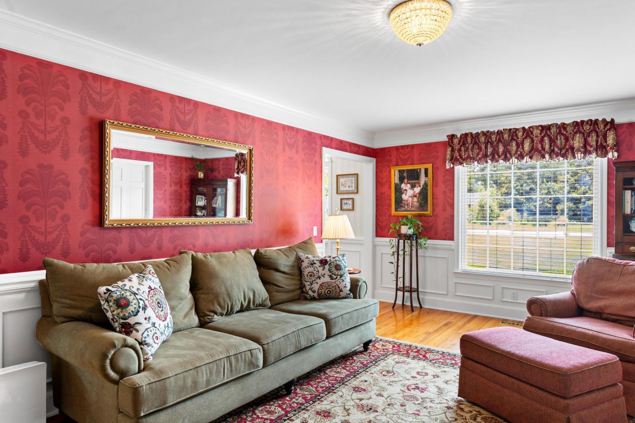 2467 Griffith Drive Photo 9