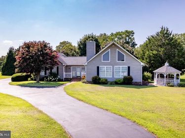 245 NOMINI BAY DR, MONTROSS, VA 22520