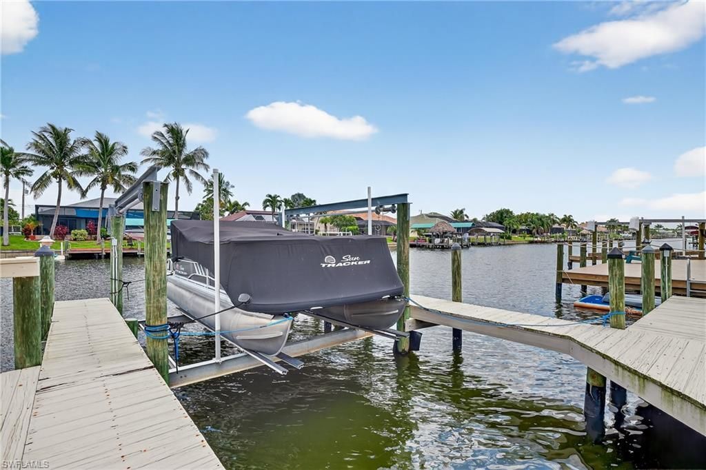 1917 SW 51st St, Cape Coral, FL 33914 Photo