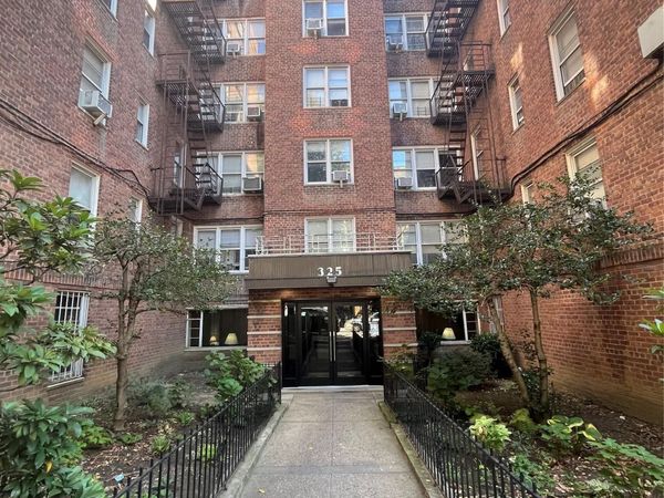 325 E 201 Street, Unit 4D, Bronx, NY 10458