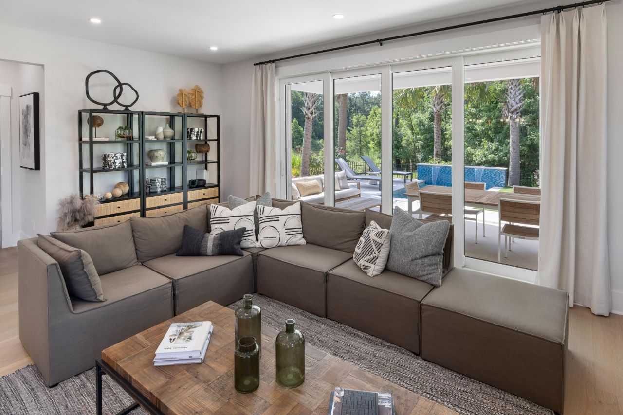 260 Newsday Street Photo 6