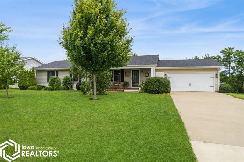 1714 Neil, Pella, IA 50219 Main Photo